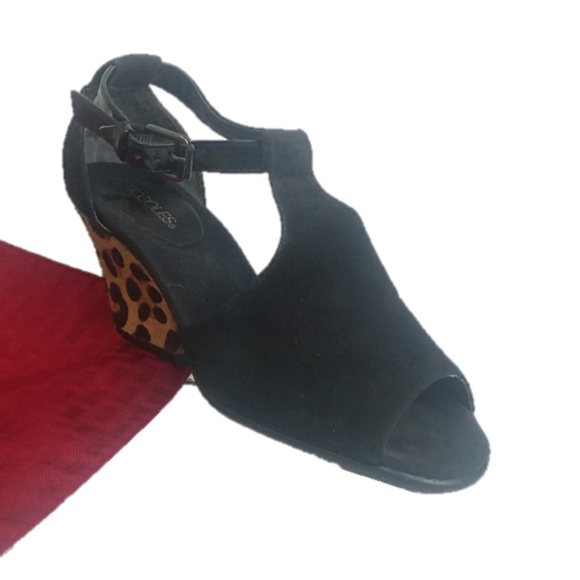 aerosoles closed toe sandals